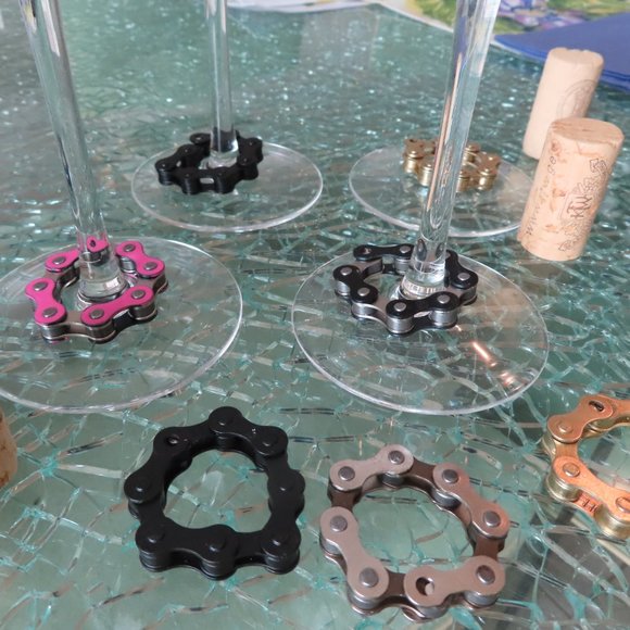 Magnetic Wine Glass Charms Colored Bike Chain Markers Christmas Gift Set Bikers - Picture 1 of 16